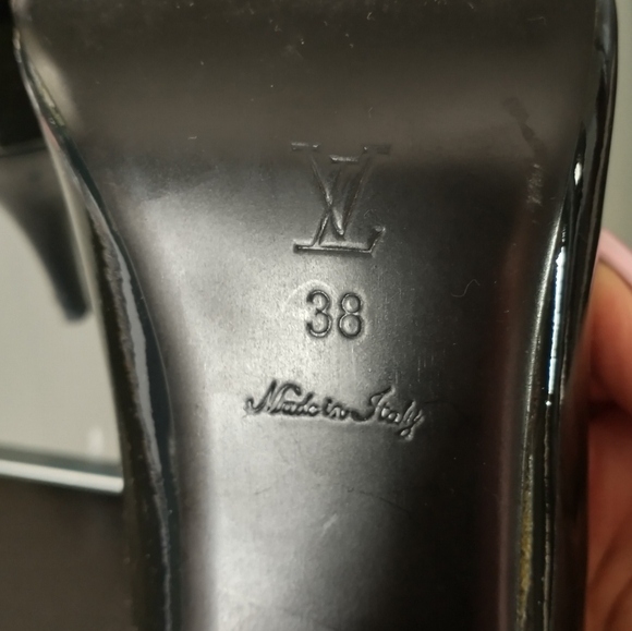 Authentic Louis Vuitton shoes - Picture 5 of 5